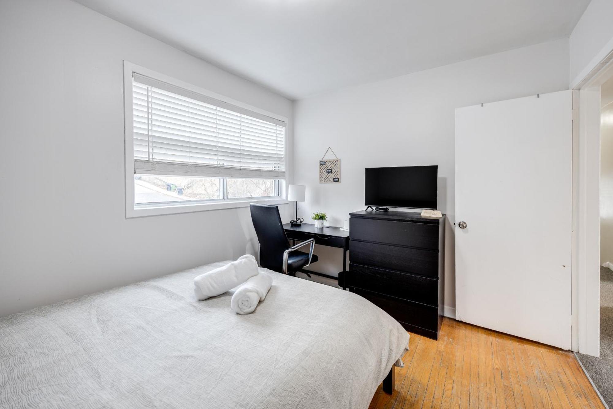 Eglinton West Guest Suite Toronto Exterior photo