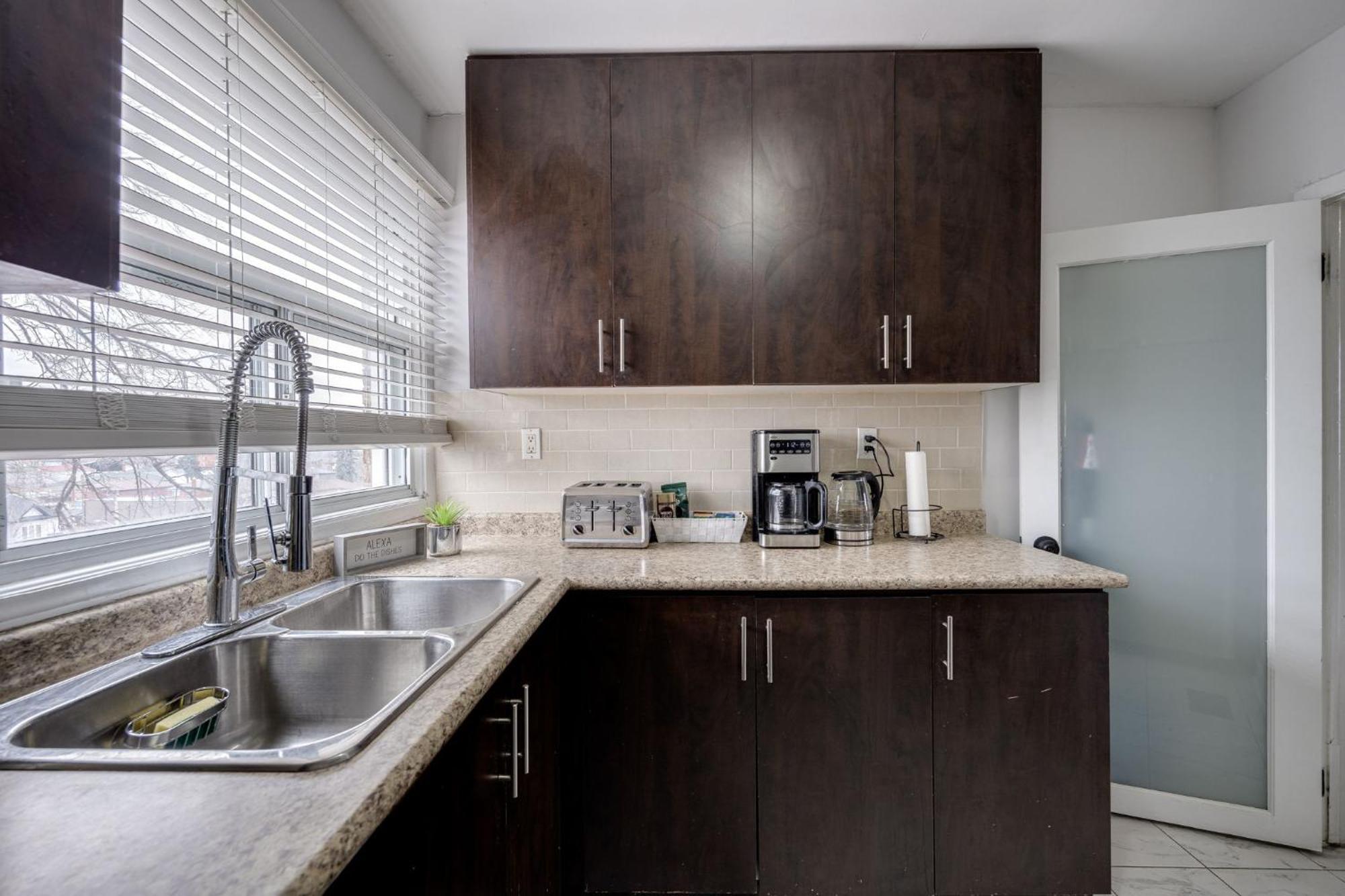 Eglinton West Guest Suite Toronto Exterior photo