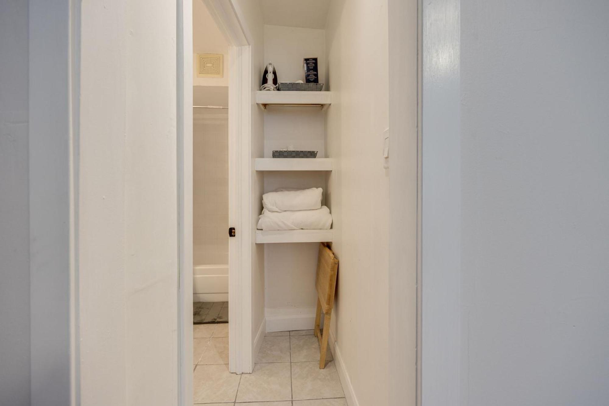Eglinton West Guest Suite Toronto Exterior photo